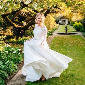 Micklefield Hall : Sarah Legge Photography : bride herbaceous borders