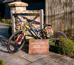 A bike being used as a welcome sign for the wedding of eleanor and mike
